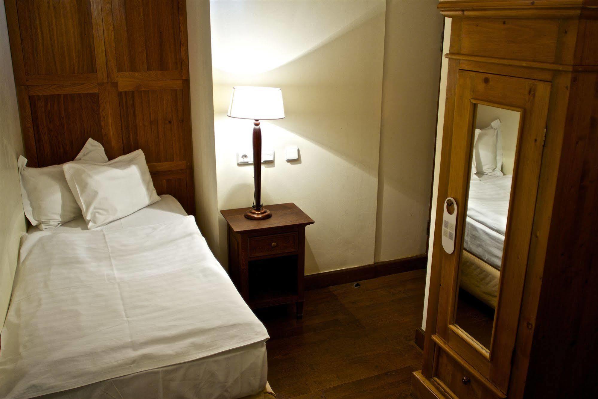 Rembrandt Old Town Hotel